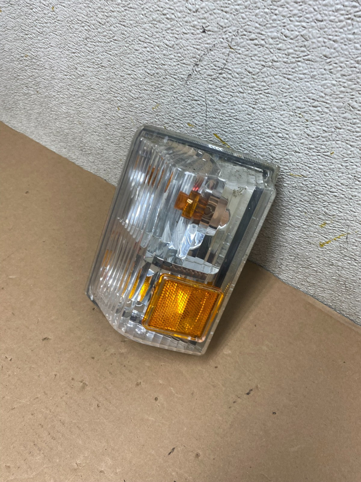 Navistar International NOS Front LH Parking Lamp Turn Signal Light Lens O7598 PS1