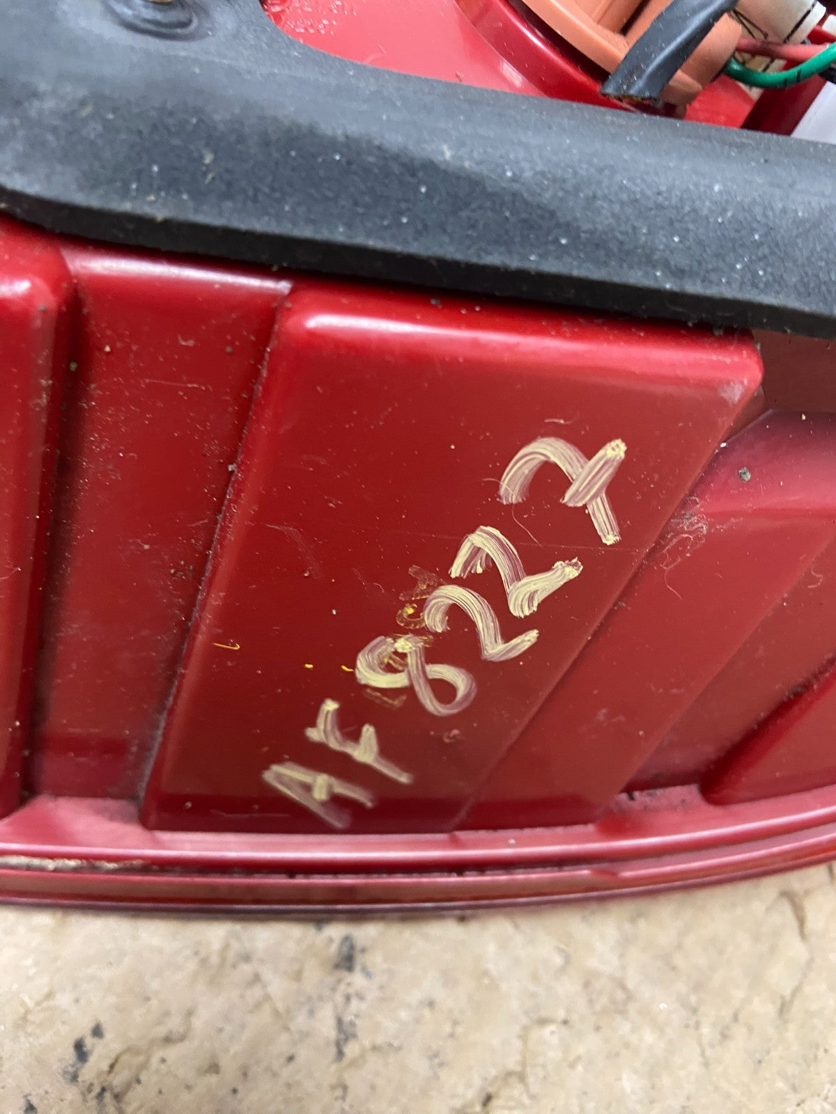 20004 to 2006 Hyundai Elantra Hatchback Left Driver Side Tail Light AF82278