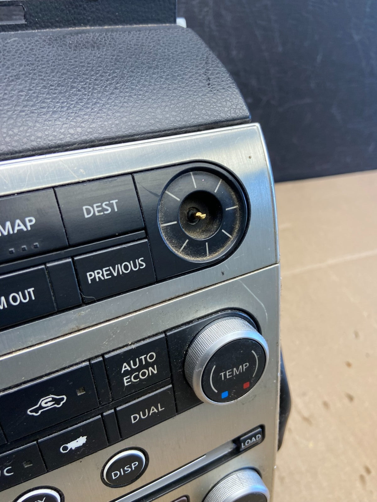 2005 to 2006 Infiniti G35 Radio Player Climate Control Panel Bezel AC9231 DG2