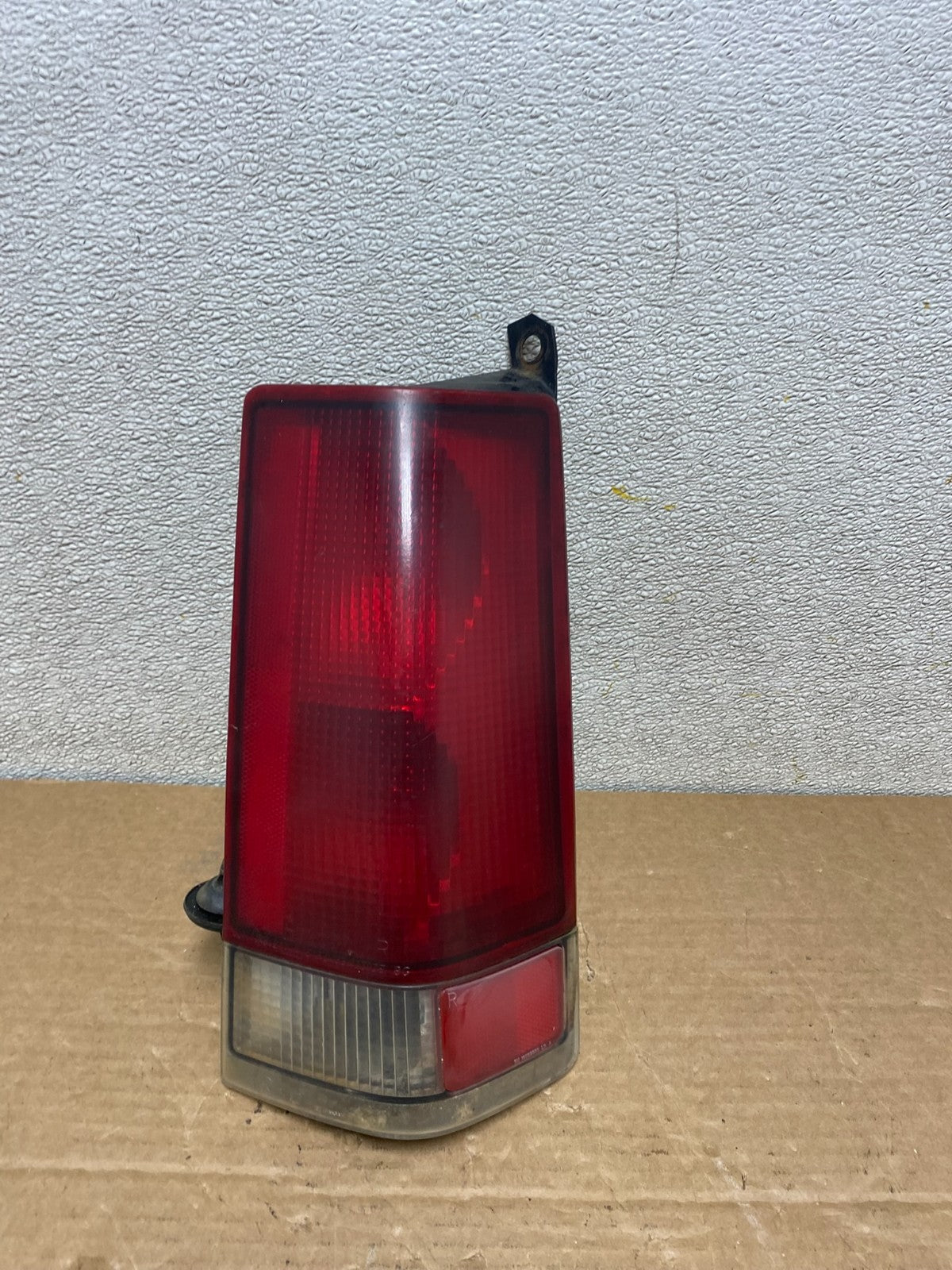 1996-1999 GMC Savana Express 1500 Van Right Passenger Tail Light Oem Z1389 DW0