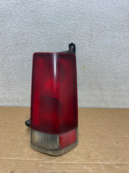 1996-1999 GMC Savana Express 1500 Van Right Passenger Tail Light Oem Z1389 DW0