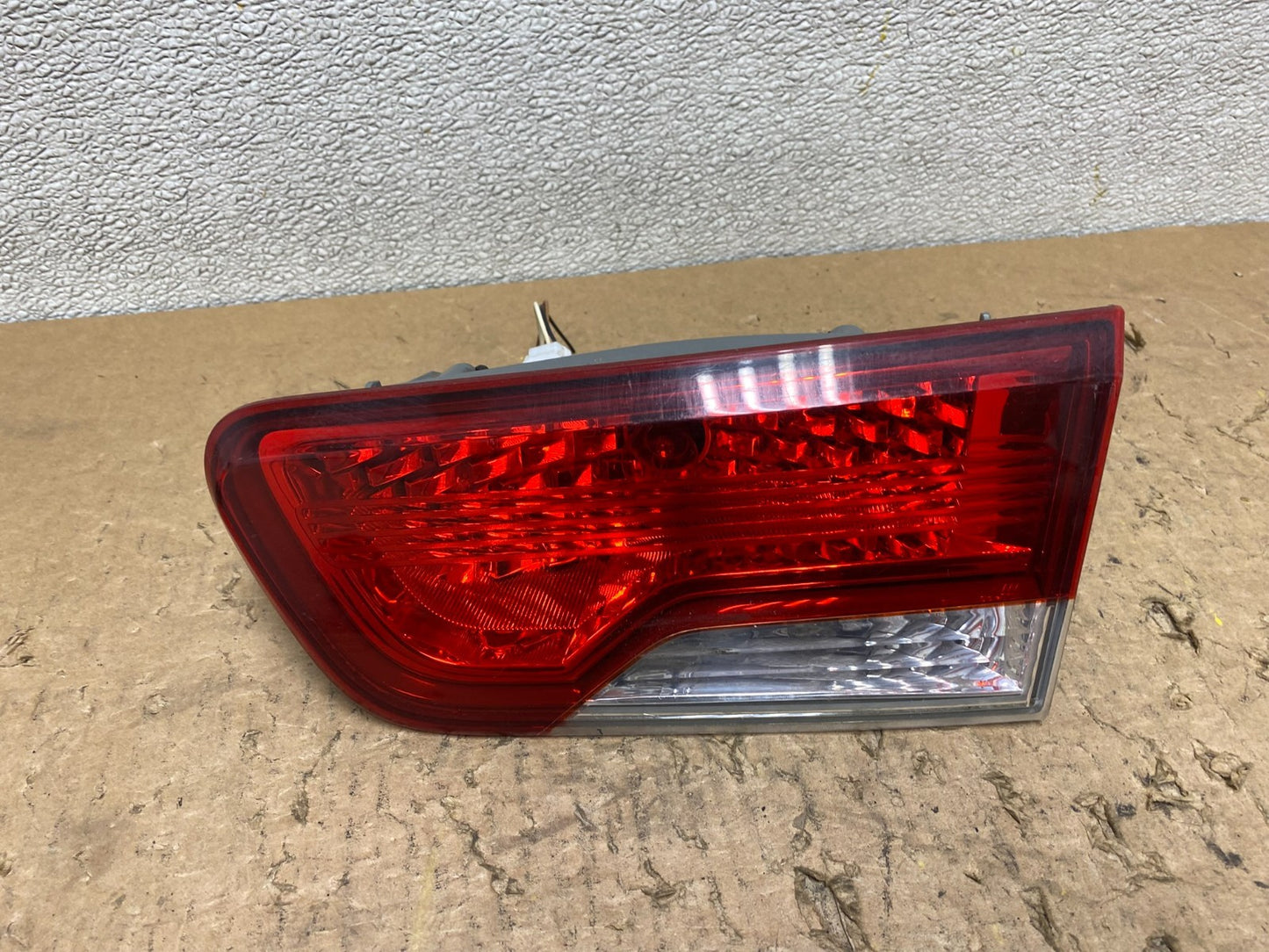 2010 to 2013 Kia Forte Koup Right Passenger RH Inner Tail Light OEM V8540 DW0
