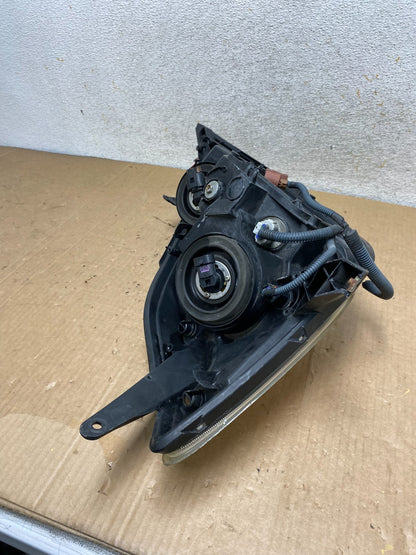 2004-2005 Toyota Sienna Left Driver LH Side Halogen Headlight AI9037 DW8
