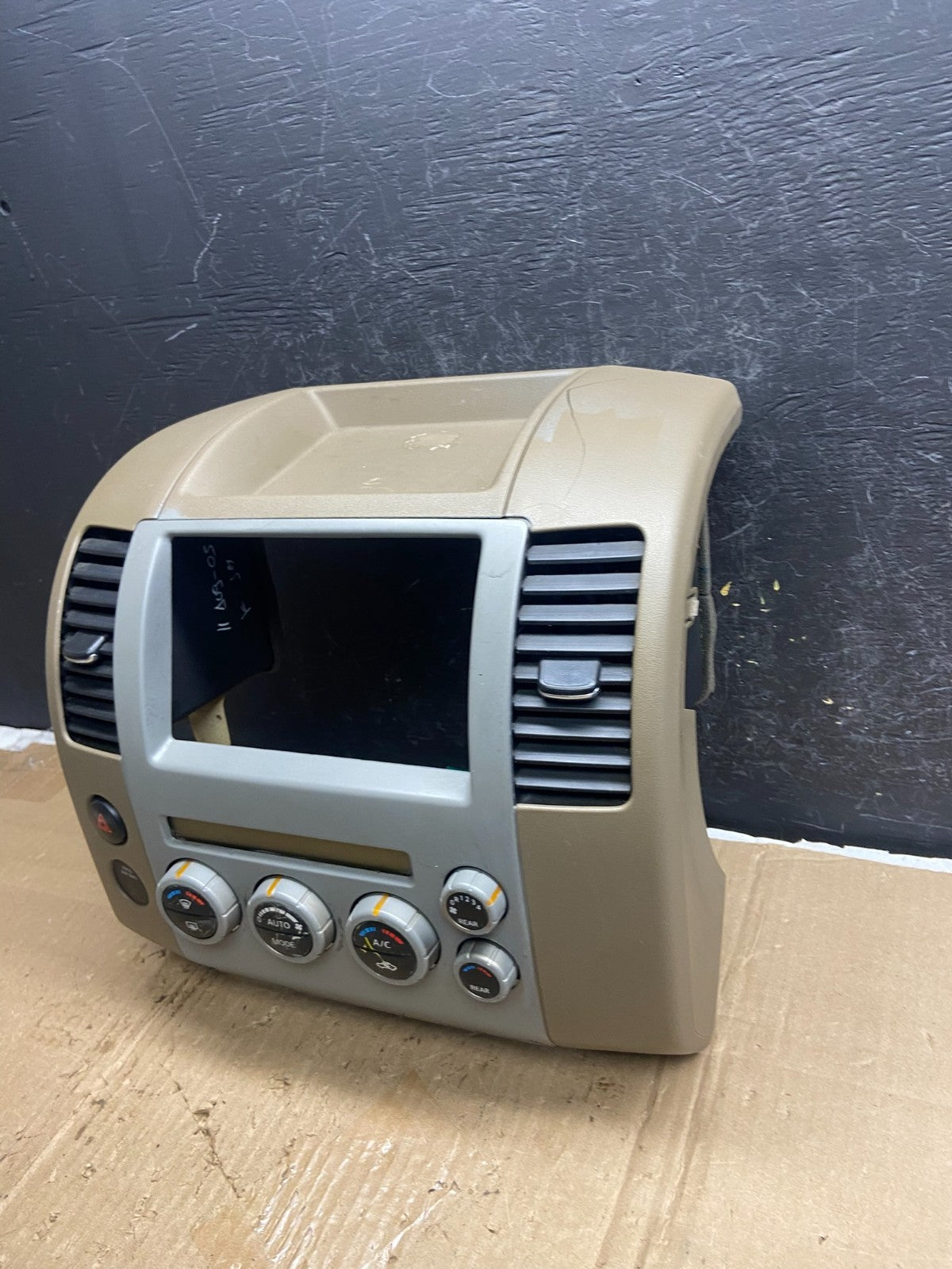 2005-2008 Nissan Pathfinder Radio A/C Heat Temperature Climate Control AE2080 DG3