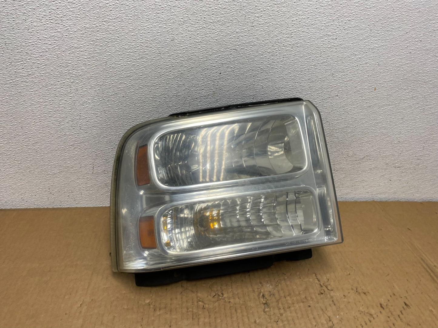 2005-2007 Ford F-250 F250 Super Duty Right Passenger RH Side Headlight AD1098 DW0