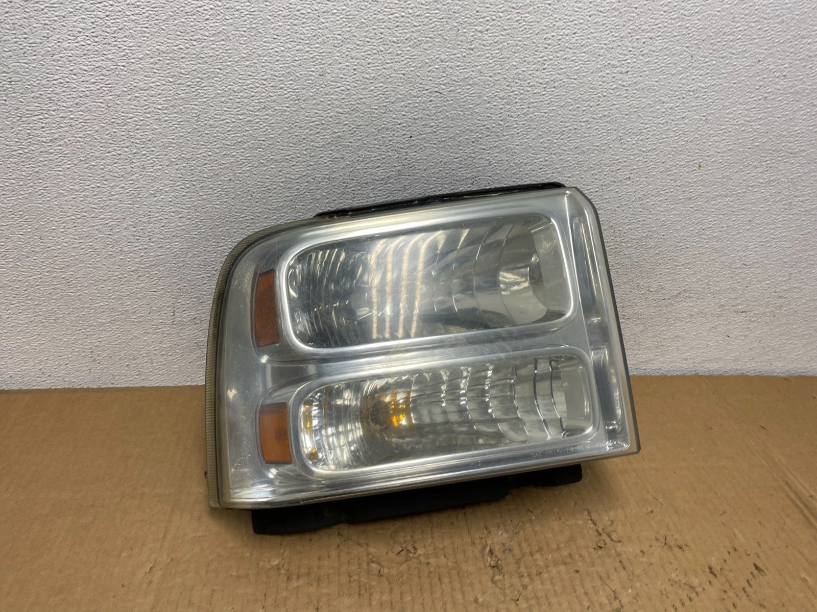 2005-2007 Ford F-250 F250 Super Duty Right Passenger RH Side Headlight AD1098 DW0