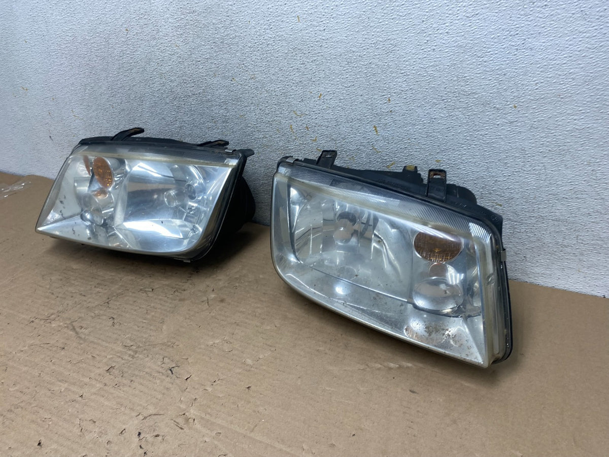 2002 to 2004 Volkswagen Jetta Left+Right Headlights AI0908 DW1