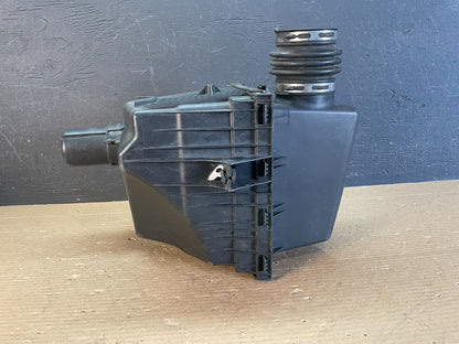 2006 to 2010 Jeep Commander Cherokee 3.7L 4.7L Air Intake Cleaner Box AF33820
