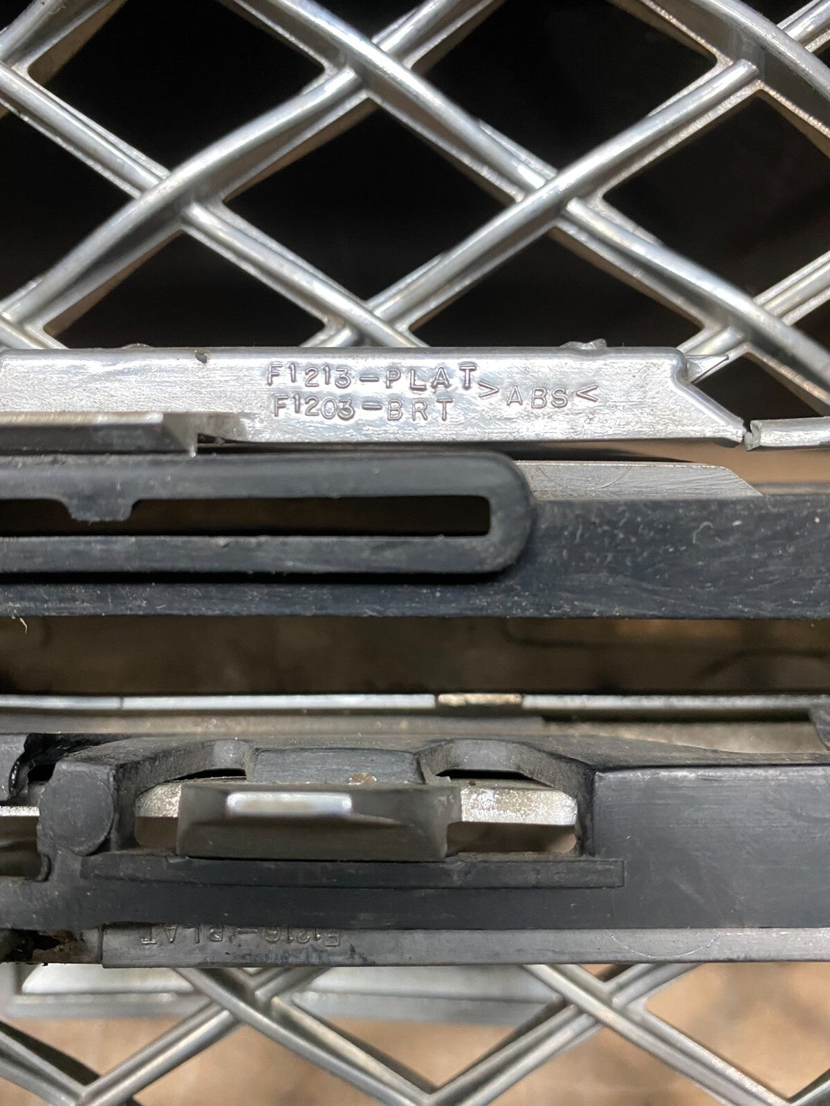 2007 to 2014 Chevrolet Avalanche Front Upper Lower Set Grill Grille D4941 Oem DG10