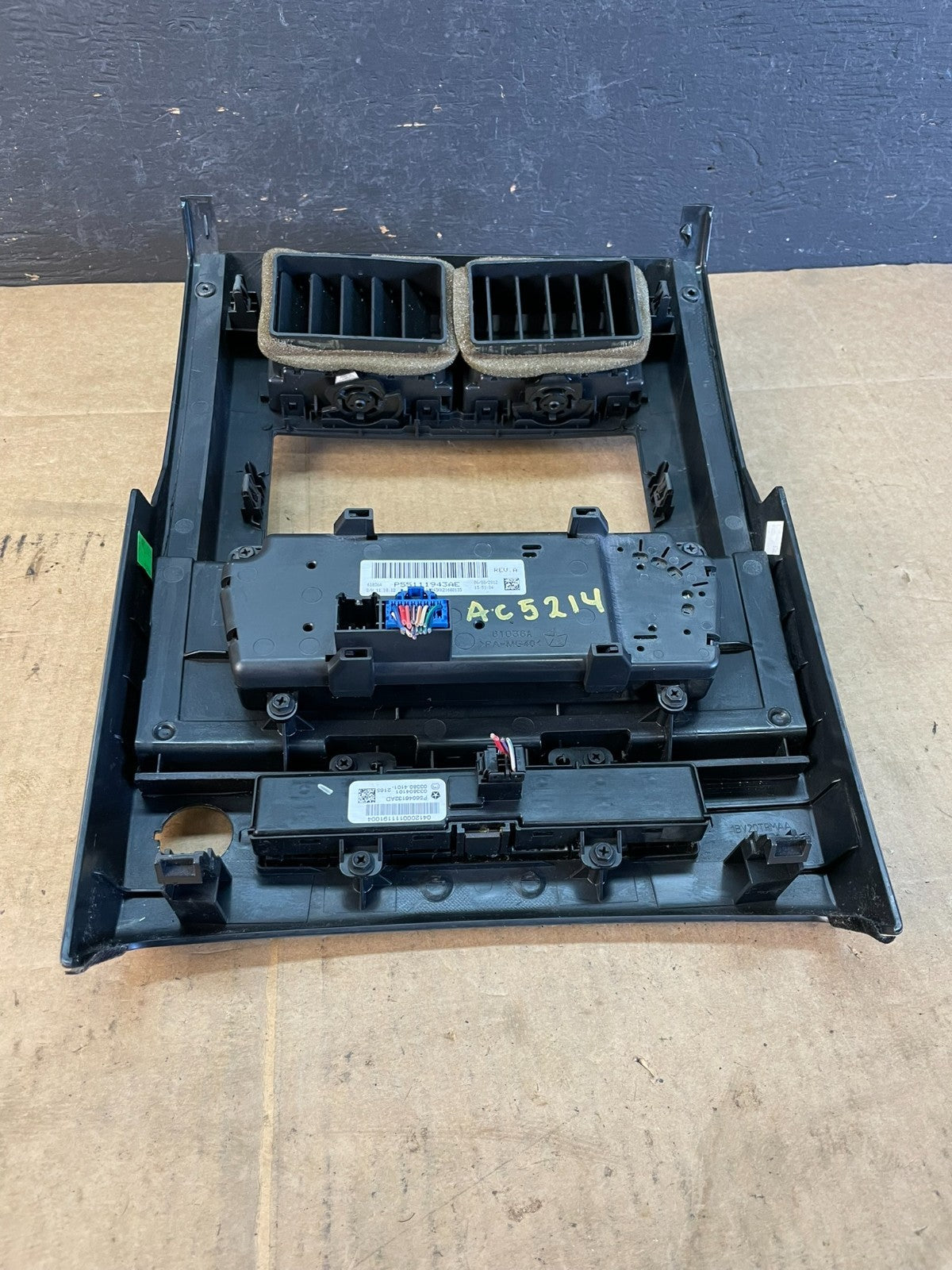 2008 to 2012 Jeep Liberty Dash Climate Temperature Control Radio Bezel AC5214 DG8