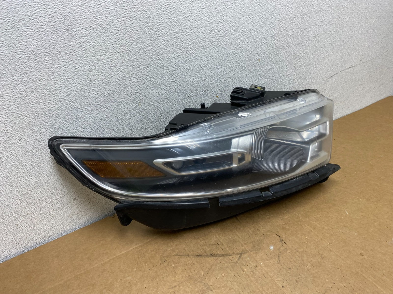 2013 to 2019 Ford Taurus Right Passenger RH Side Headlight Halogen AD6036 DW2