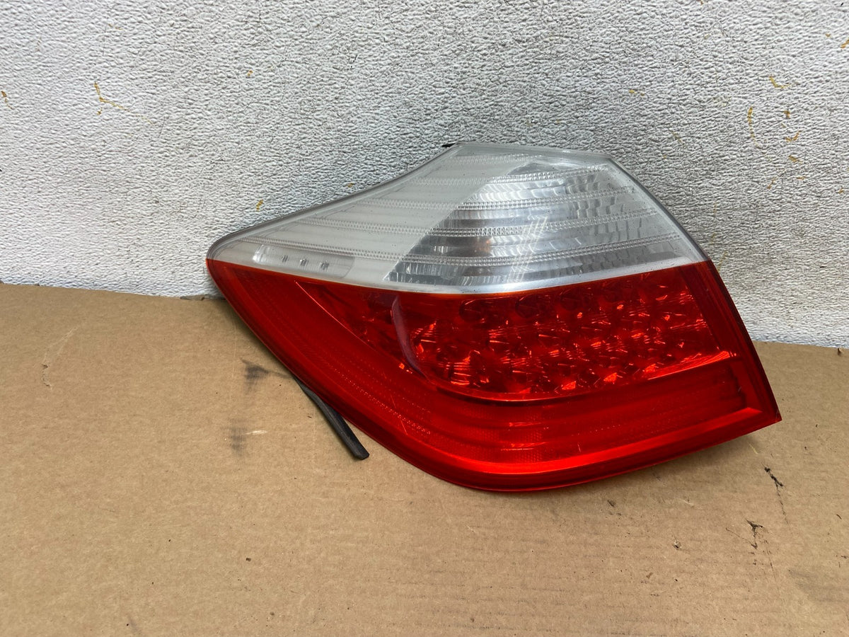 2009-2011 Hyundai Genesis Sedan Left Driver LH Tail Light AH4444 DW0