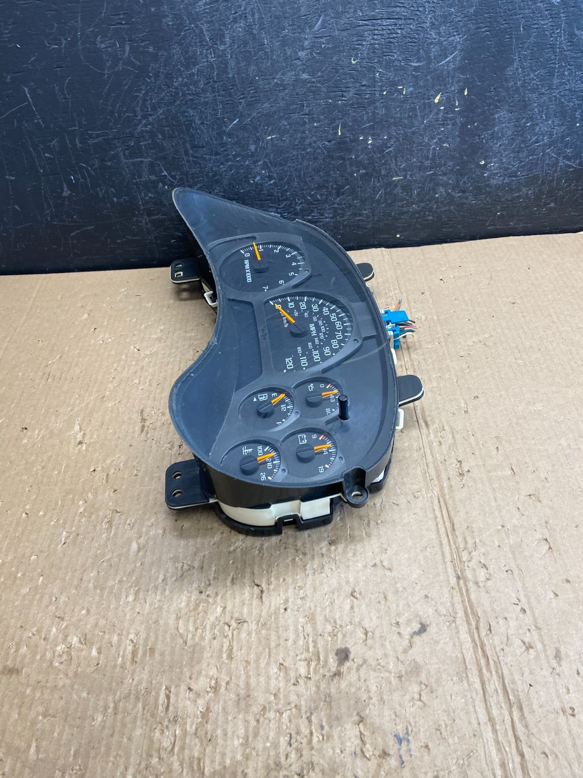 2002 to 2005 Chevrolet Trailblazer Envoy Cluster Gauge Speedometer AE4311 DG2
