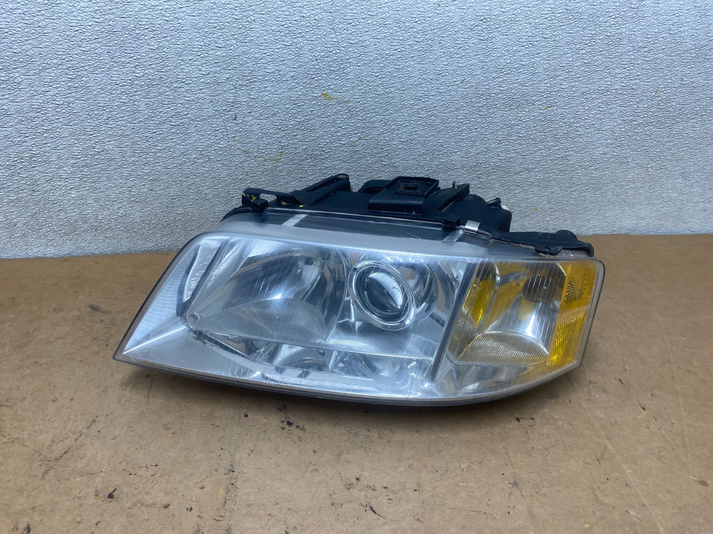 2002 to 2004 Audi A6 Left Driver LH Side Xenon HID Headlight OEM X5535 DW0