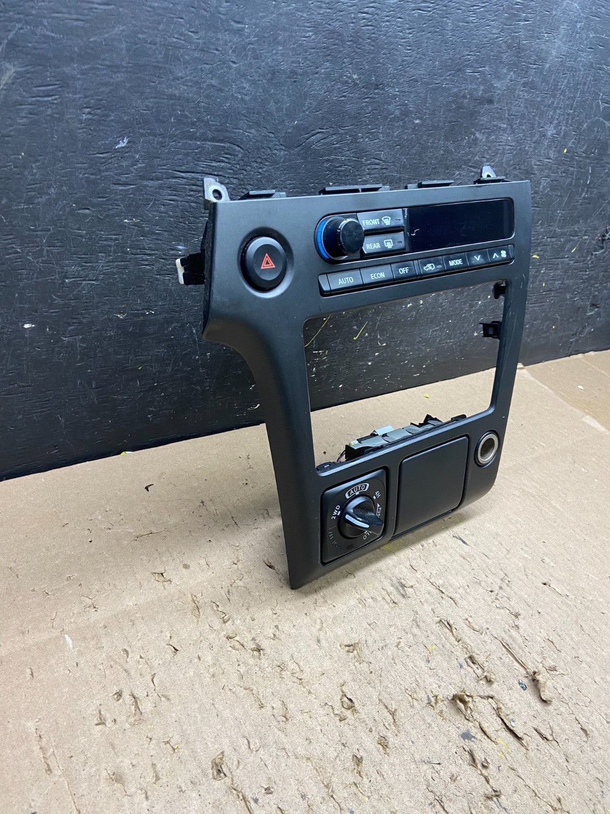 2003-2004 Nissan Pathfinder Radio A/C Heat Temperature Climate Control t6448 DG3