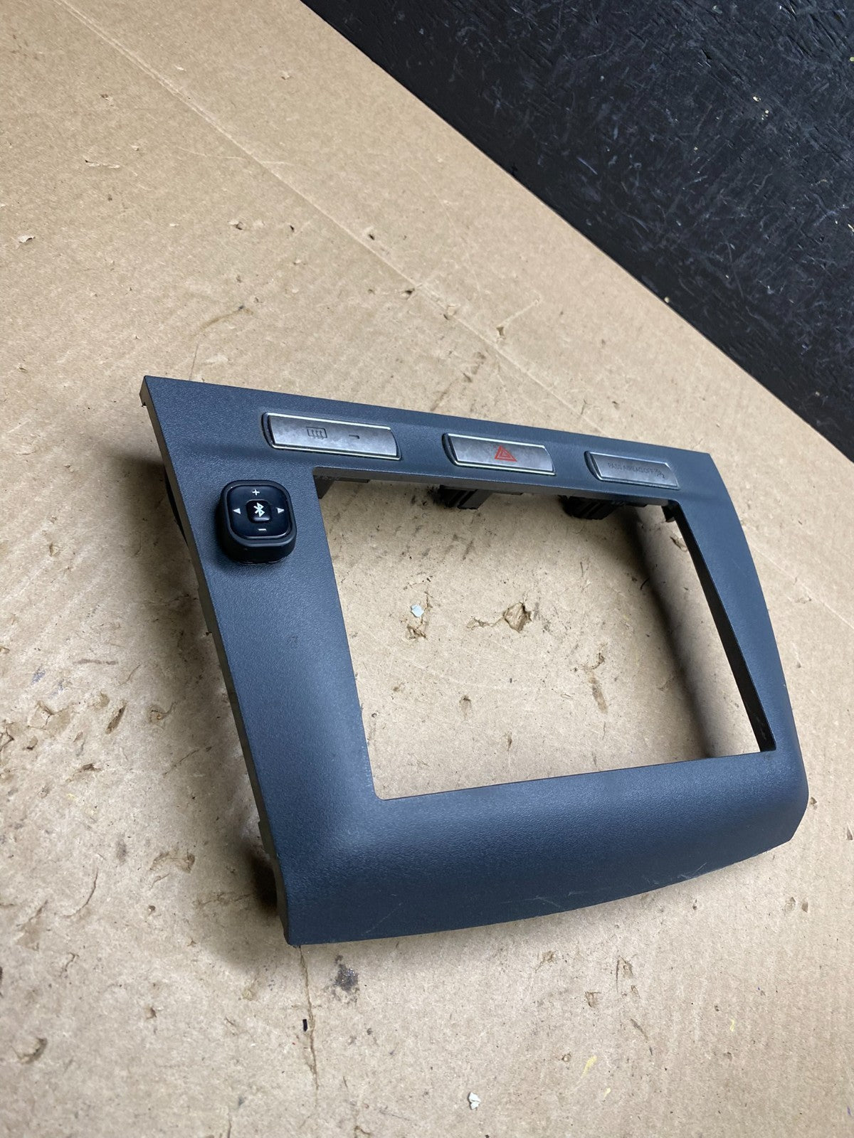 2010 to 2012 Ford Transit Connect Dash Radio Bezel ac6596 DG2