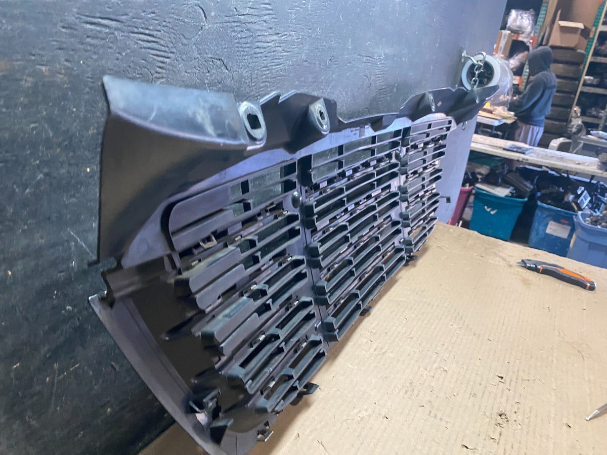 2009 to 2011 Freightliner Sprinter Front Upper Chrome Grill Grille U7903 DG10