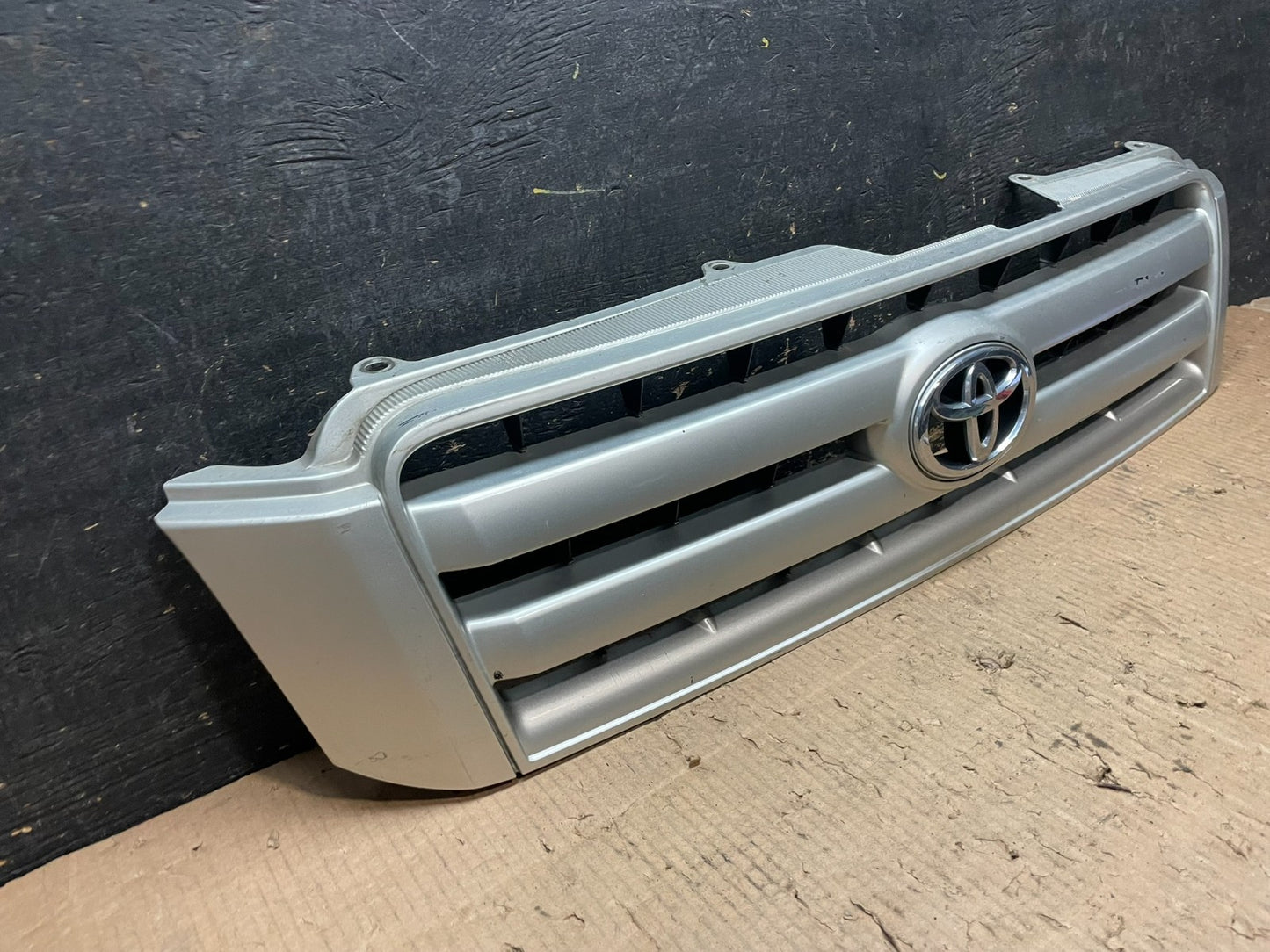 2001 to 2003 Toyota Highlander Front Upper Grille Grill With Emblem OEM Y6638 DG1