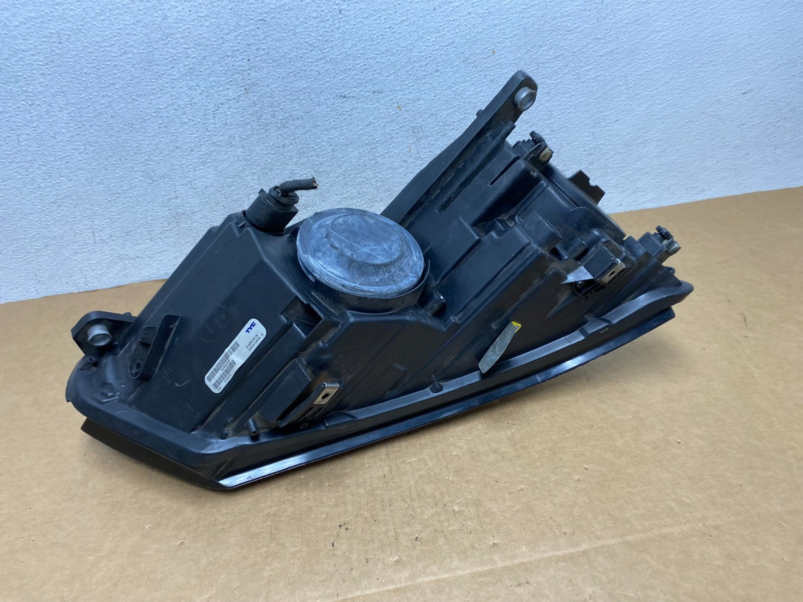 2012 to 2018 Volkswagen Tiguan Left Driver LH Halogen Headlight AD4581 DW5