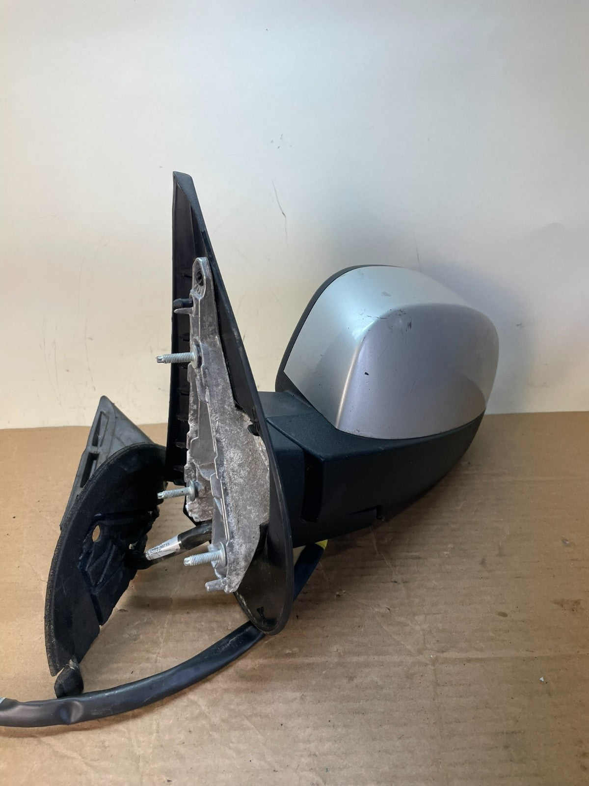 2007 to 2013 Chevrolet Tahoe Silverado Suburban Left Driver Mirror AG9892 DW1