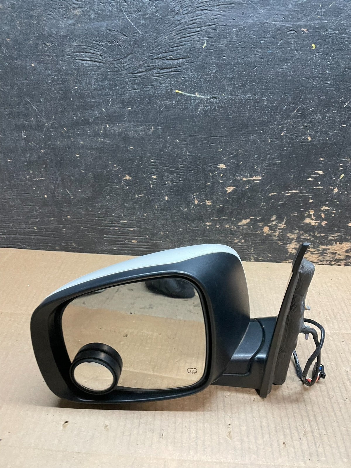 2009 to 2014 Volkswagen Routan Left Driver LH View Door Mirror Y1668 MS9