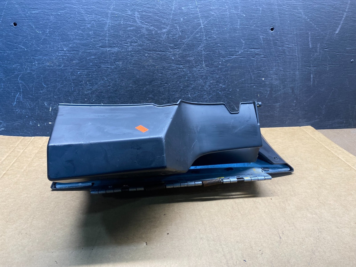 2003 2004 2005 Mercury Grand Marquis Right RH Glove Box ah7072 DG4