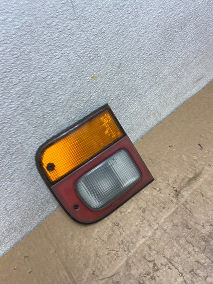 1996 to 1998 Mazda Mpv Right Passenger RH Side Inner Tail Light Oem Z1102 DW2
