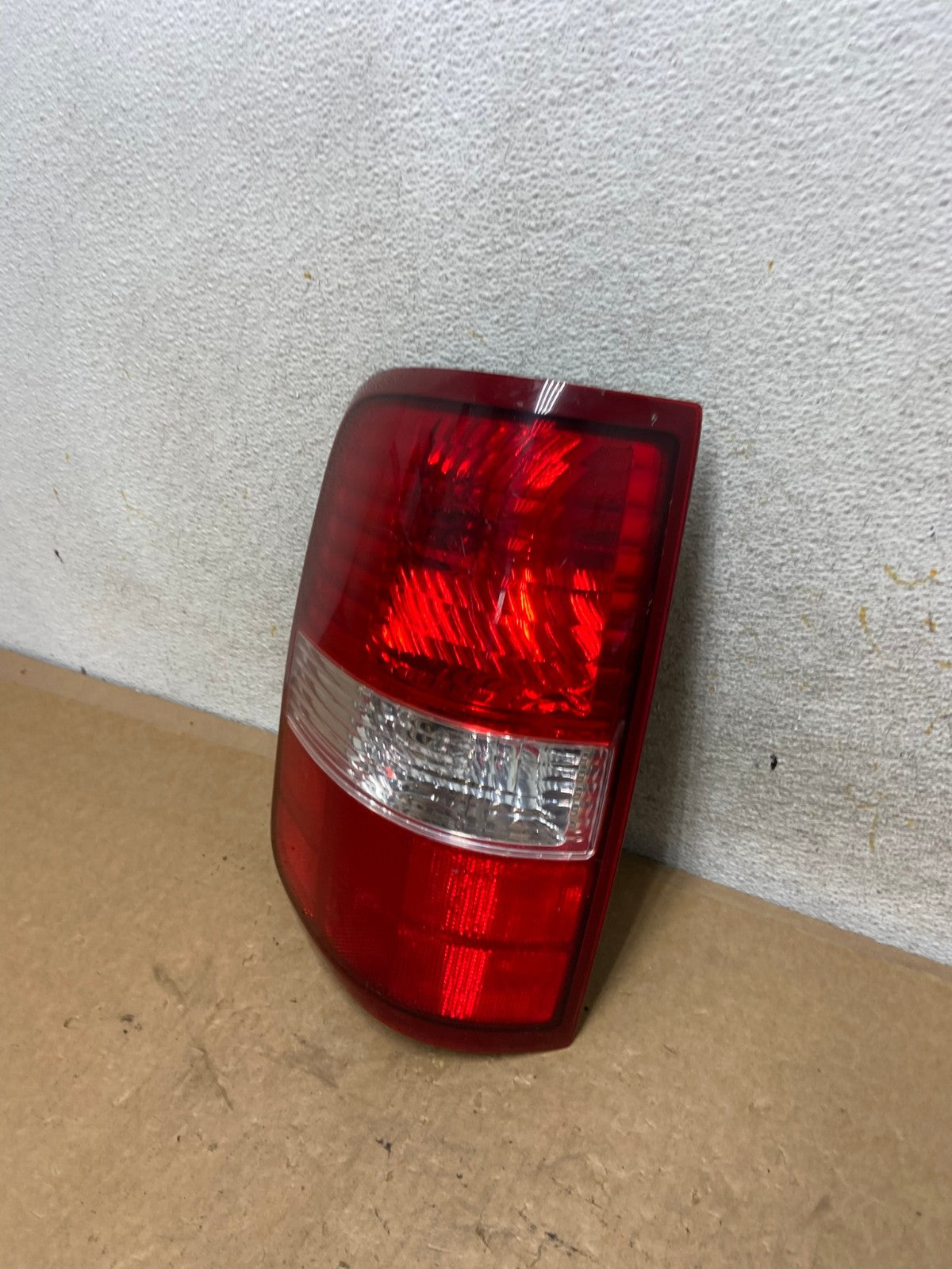 2004 to 2008 Ford F150 F-150 Left Driver LH Side Tail Light AI3547 LK1