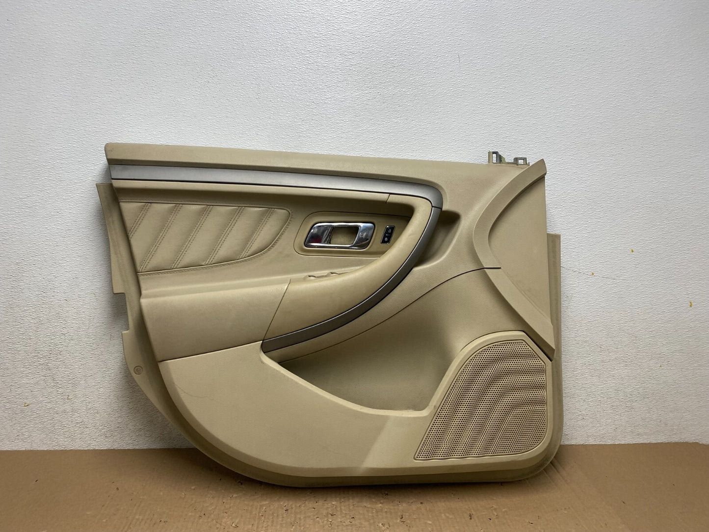 2013 to 2019 Ford Taurus Front Left Driver Side Interior Door Panel OEM j2258 DG0