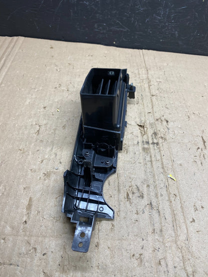 2006 - 2012 Kia Sedona Entourage Right Passenger RH Center Air Vent ab9157 DG4
