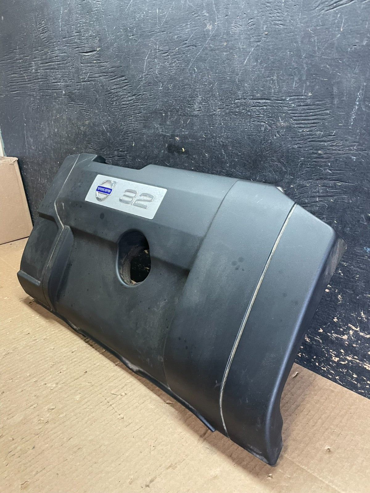 2007 to 2014 Volvo XC90 OEM 3.2L Upper Top Engine Motor Dust Cover Oem aa6132 DG2
