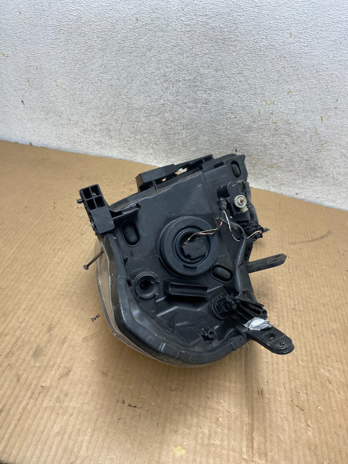 2008 to 2012 Nissan Versa Headlight Right Passenger Rh Side AI7891 DW6
