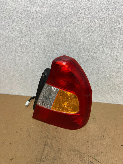 2000-2002 Hyundai Accent Sedan Right Passenger RH Tail Light OEM AC3199 DW0