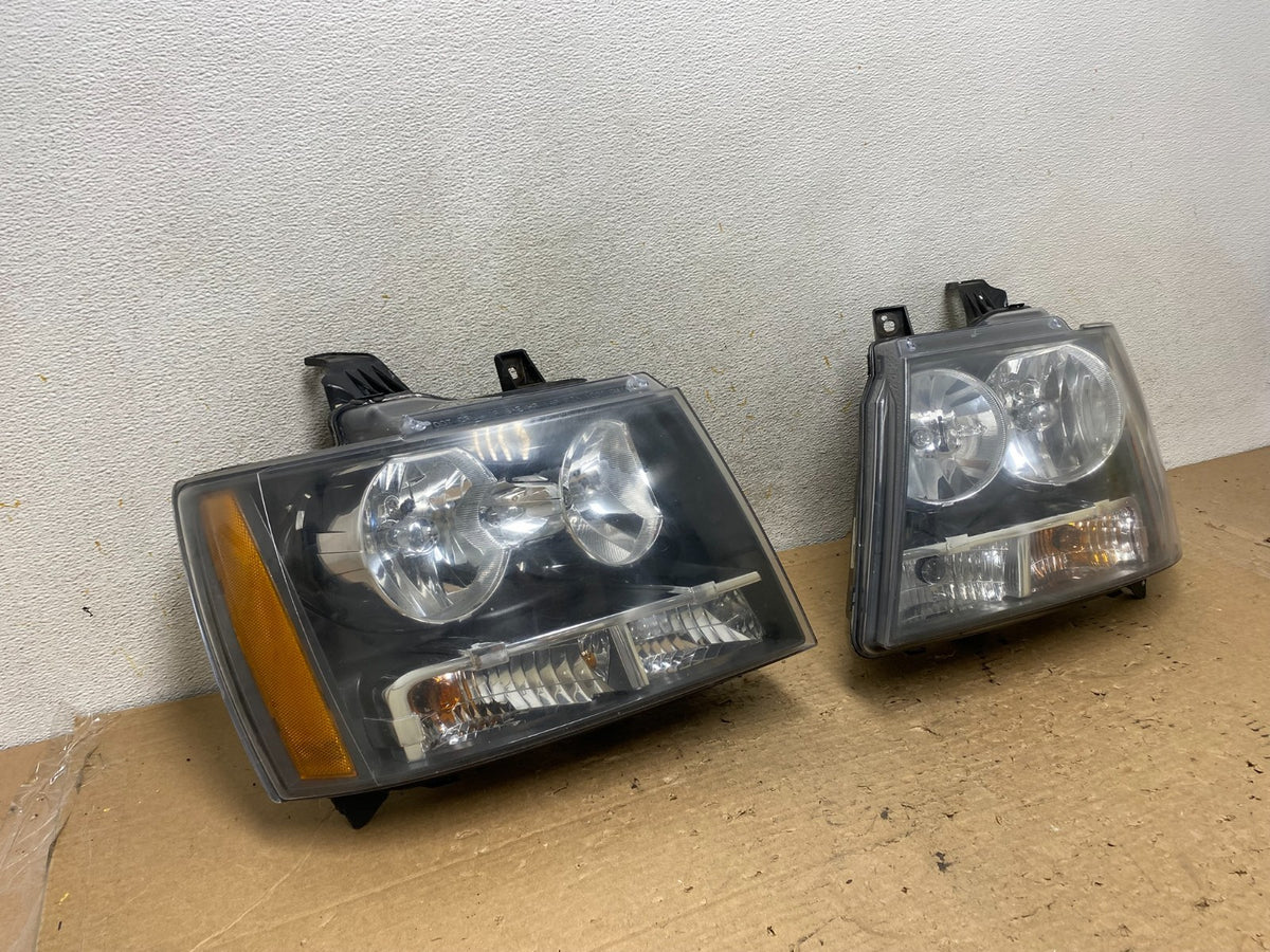 2007 to 2013 Chevrolet Suburban Tahoe Left+Right Set Headlights AH9230 DW1