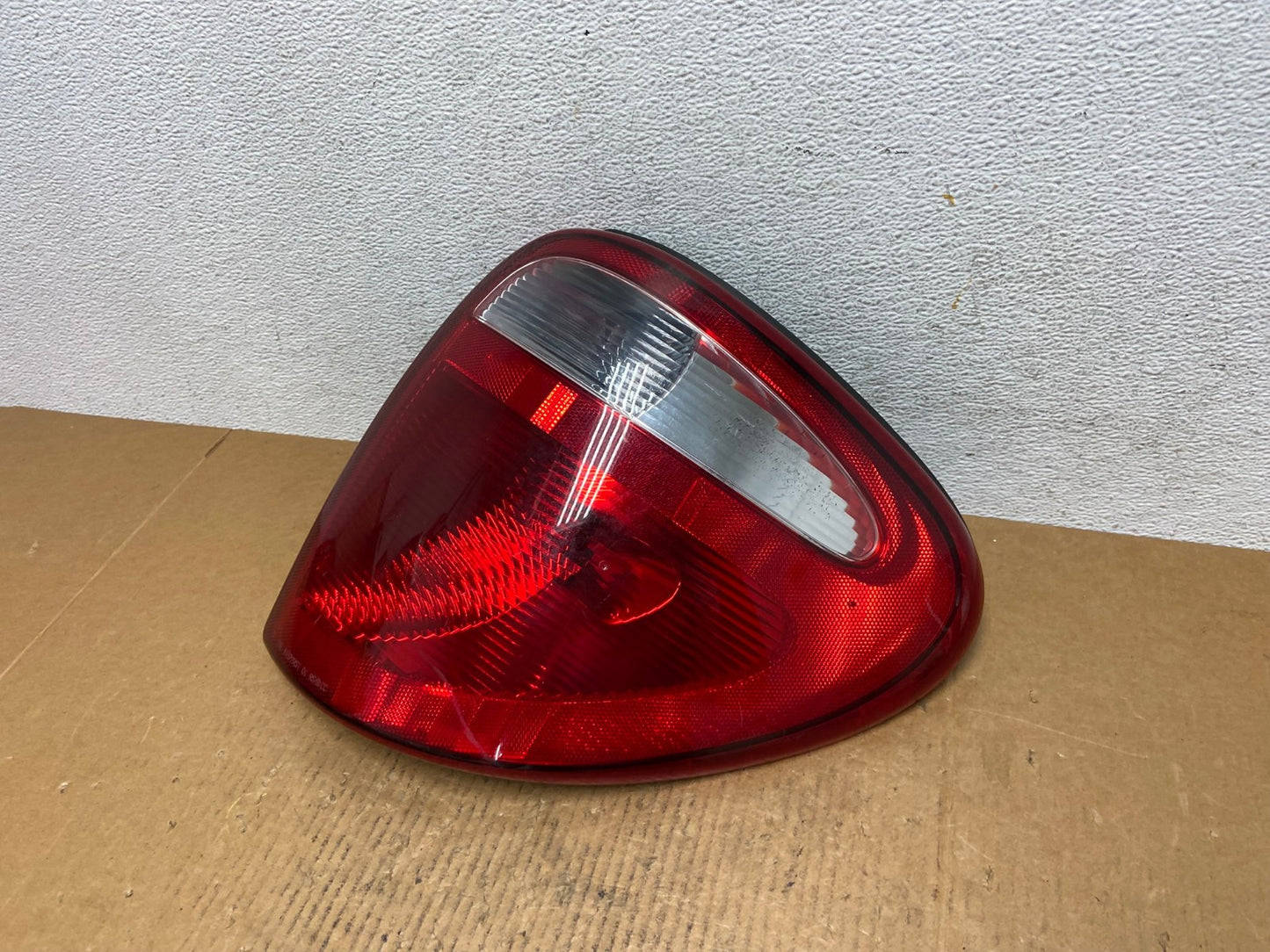 2004 - 2007 Dodge Grand Caravan Right Passenger Side Tail Light AE0316 LK1