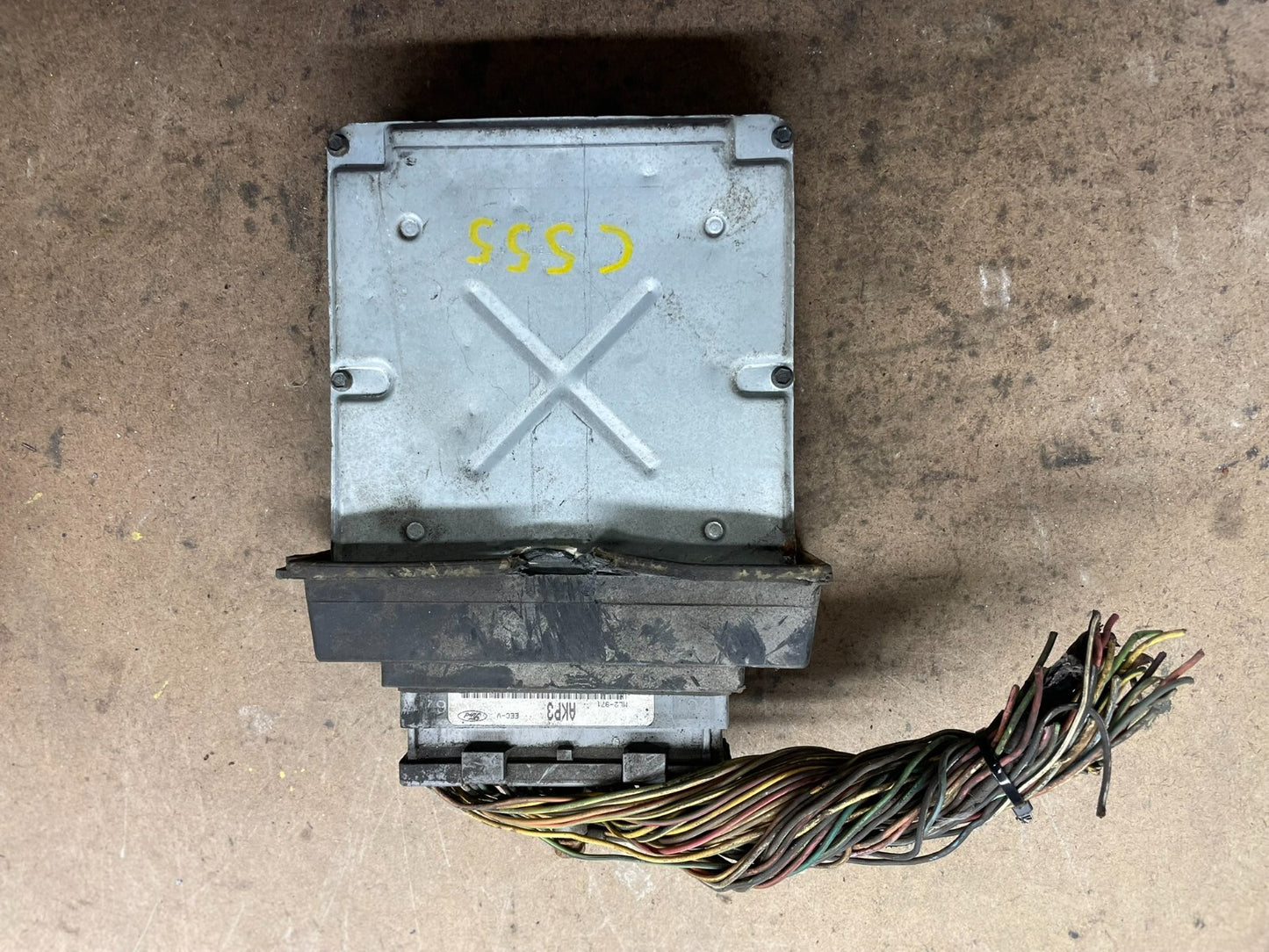 2002 Ford Van E150 4.6L Engine Control Module 2c2a-12a650-ad P7556 DG0