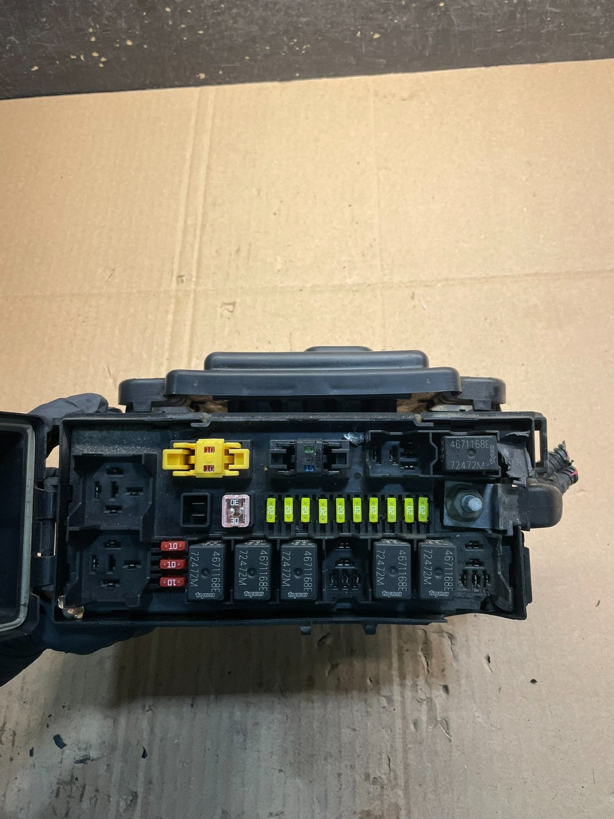 2005 Jeep Grand Cherokee Commander Fuse Box BCM Body Control Module V1815 DG5