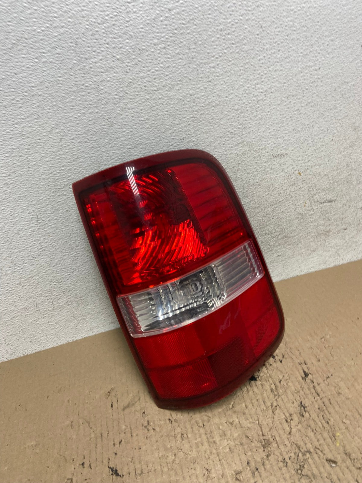 2004 to 2008 Ford F150 F-150 Right Passenger RH Side Tail Light AF7028 LK2