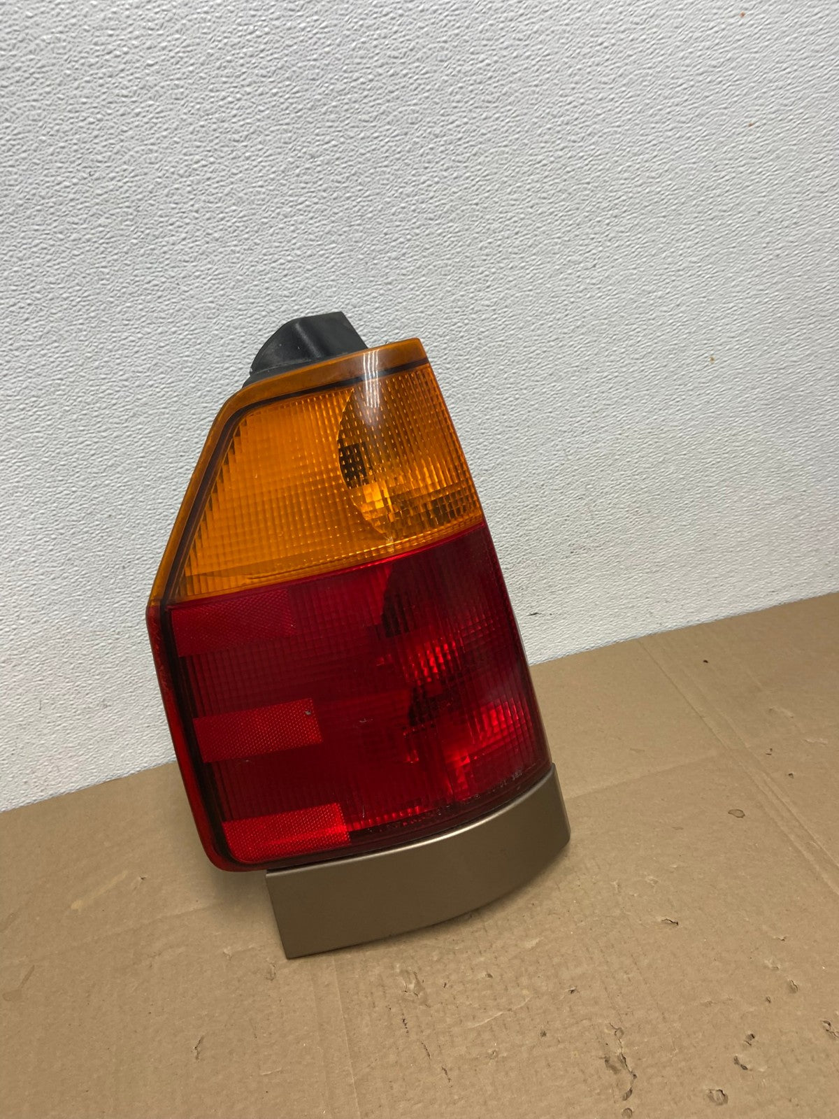 2002 to 2009 Gmc Envoy Left Driver Lh Side Tail Light OEM AC3784 LK2