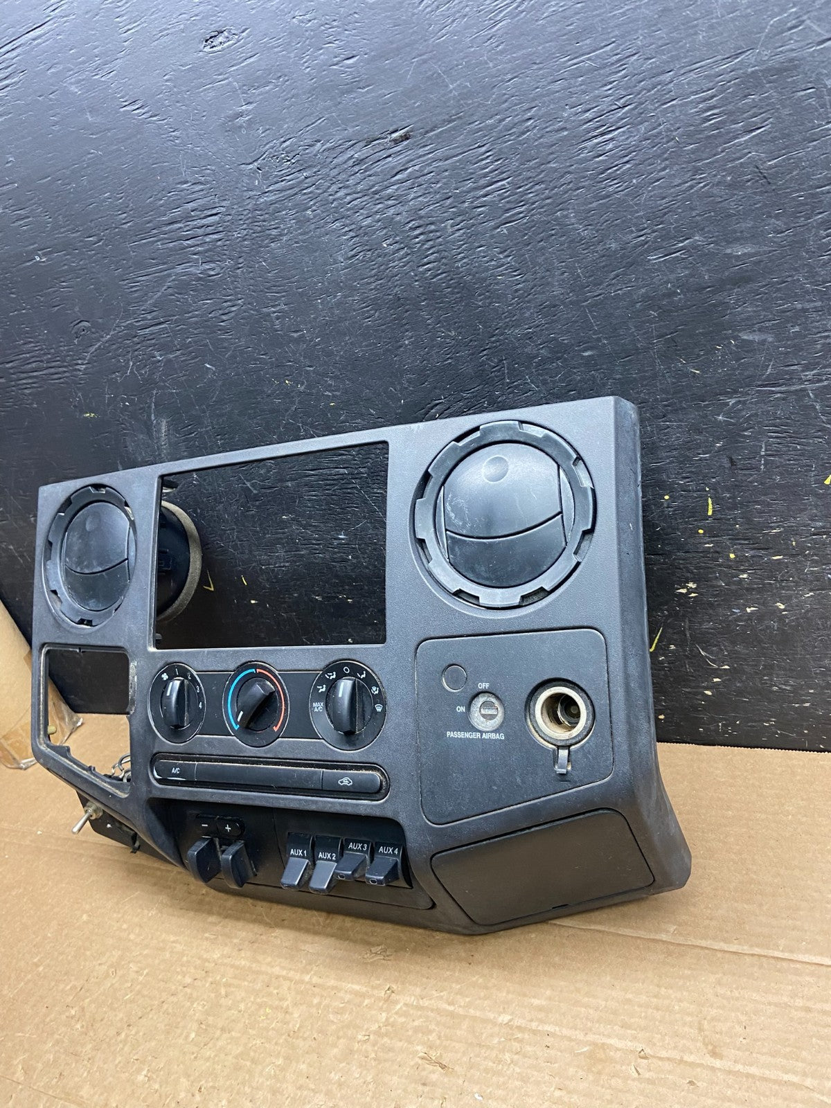 2008-2010 Ford F250 F350 Radio Climate Control Radio Bezel Trim Panel W1687 DG1