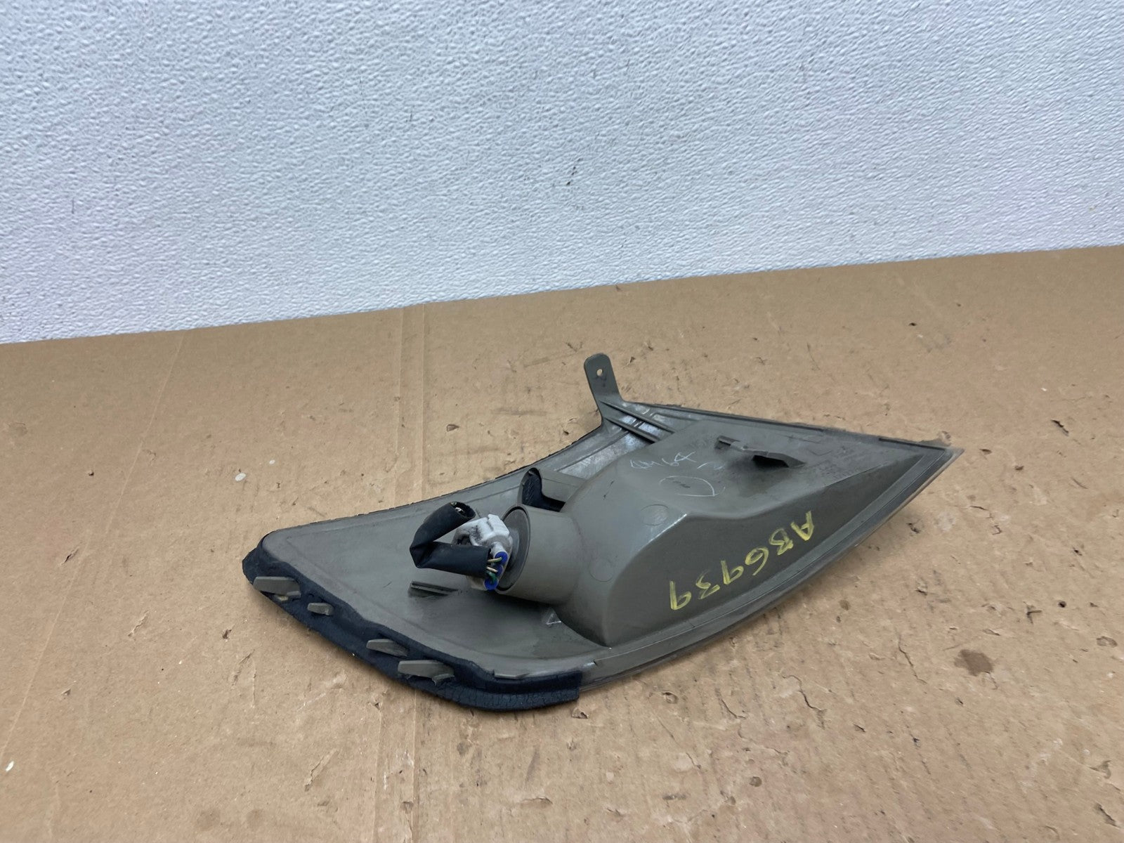 2000 to 2001 Lexus ES300 Left Driver LH Side Turn Signal OEM AB6939 LK5