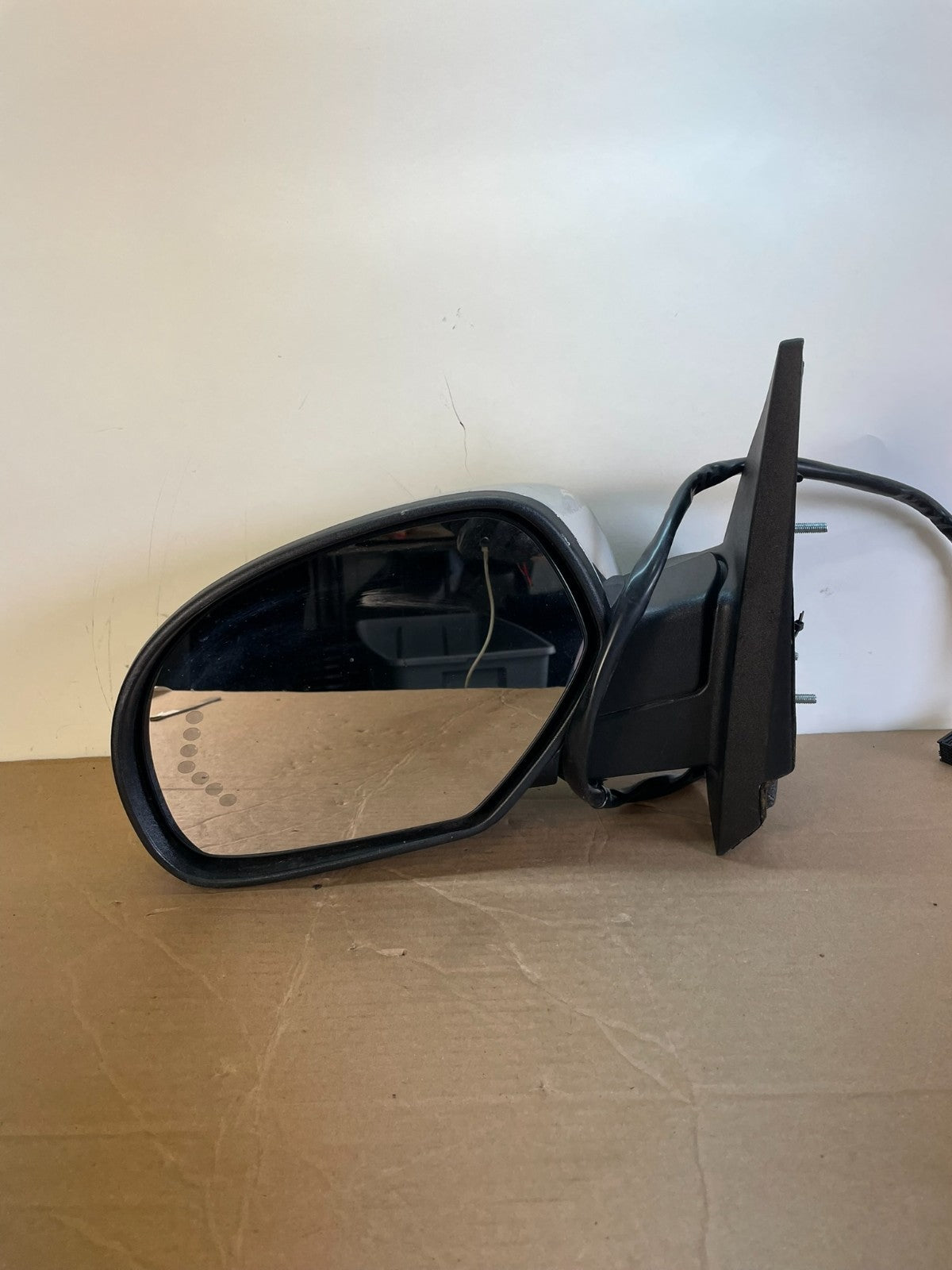 2007 to 2013 Chevrolet Tahoe Silverado Suburban Left Driver Mirror AG7865 DW7