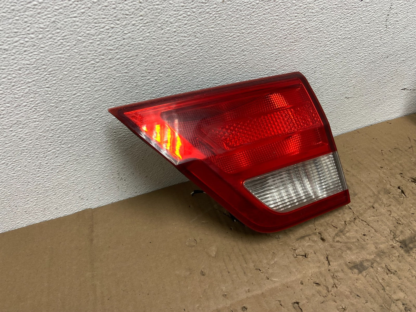 2011-2013 Jeep Grand Cherokee Right Passenger Rh Inner Tail Light Oem AB9880 DW2
