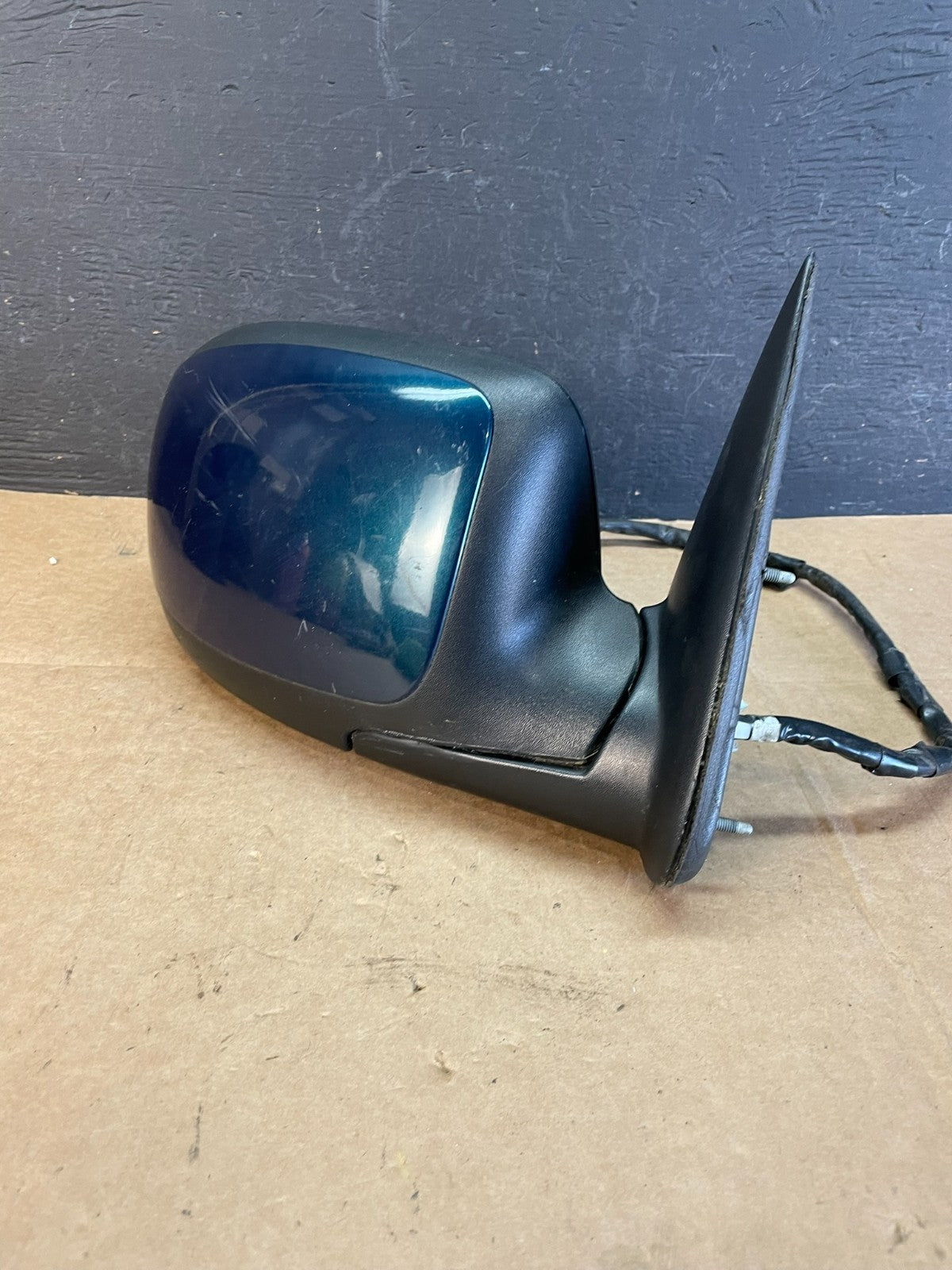 2003-2006 Chevrolet Tahoe Suburban Right Passenger Turn Door Mirror AE0975 DW1