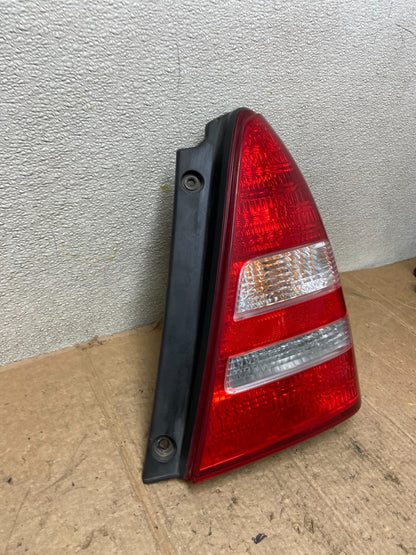 2003 2004 2005 Subaru Forester Right Passenger Rh Side Tail Light OEM AA43402
