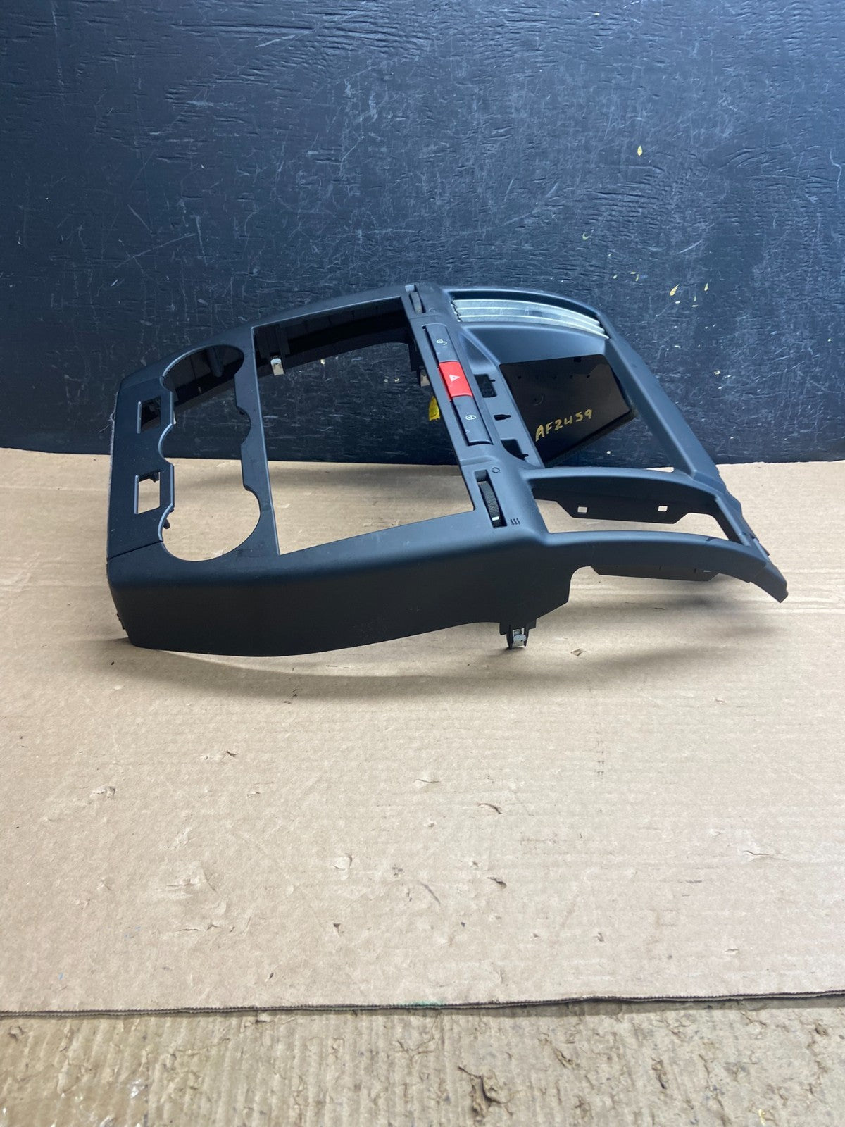 2008-2012 Land Rover LR2 Center Radio Climate Dash Air Vent Bezel AF2459 DG2
