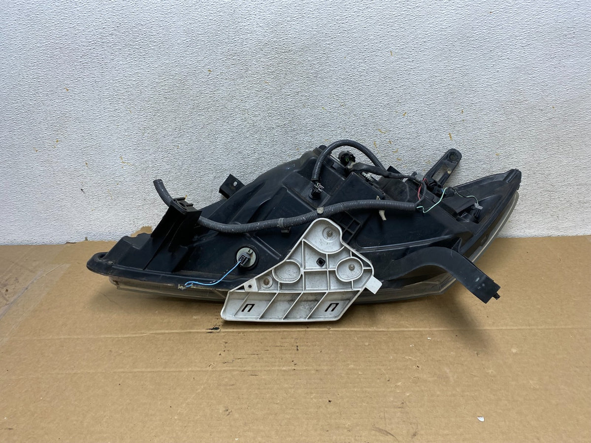 2013 to 2016 Nissan Pathfinder Right Passenger RH Side Headlight AH7790 DW5
