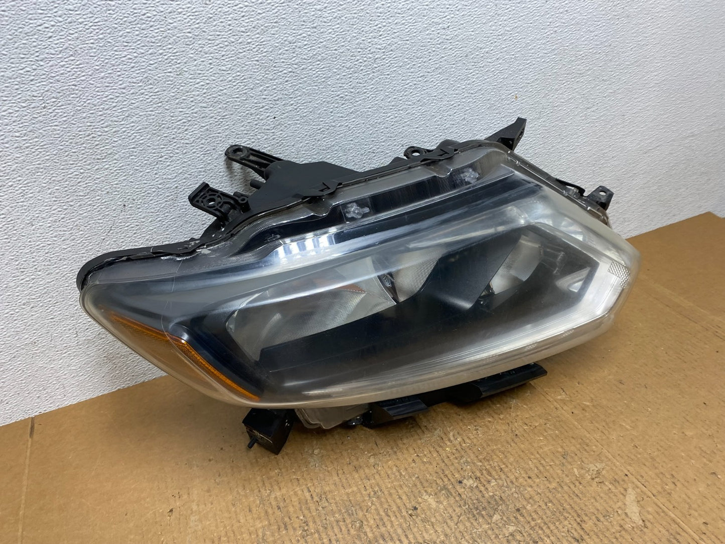 2014 2015 2016 Nissan Rogue Right Passenger RH Halogen Headlight AE1627 DW2
