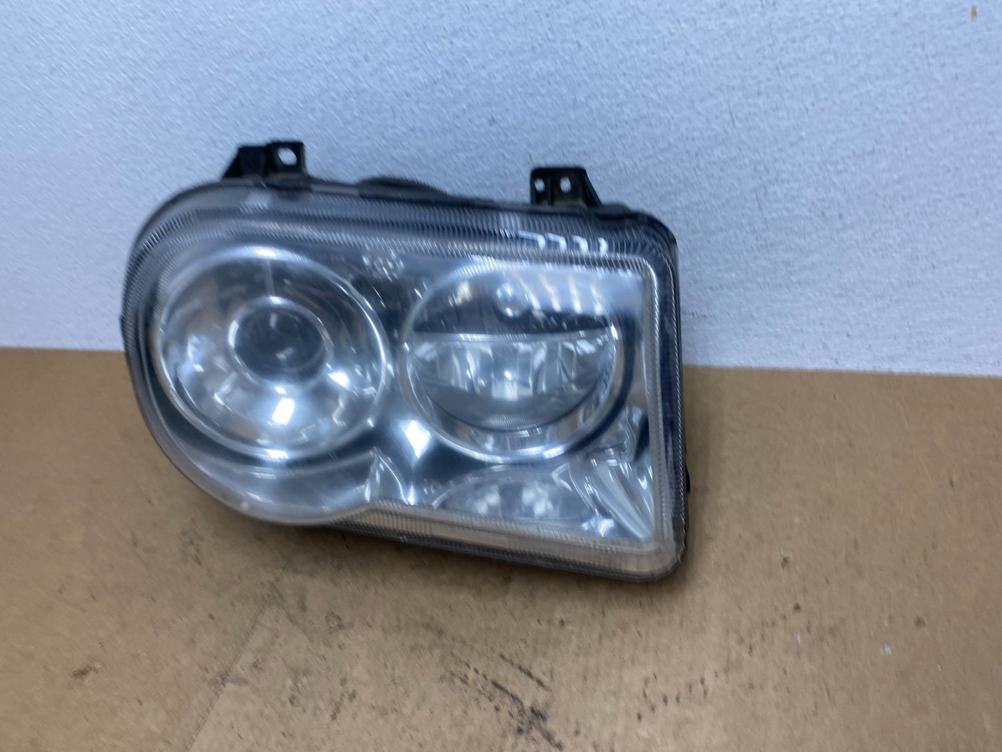 2005 to 2010 Chrysler 300C Right Passenger RH Side Halogen Headlight AC3319 DW1