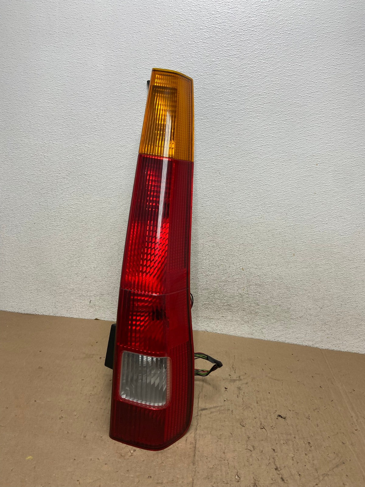 2002 - 2004 Honda Crv Cr-v Right Passenger Rh Side Tail Light AG5531 LK0